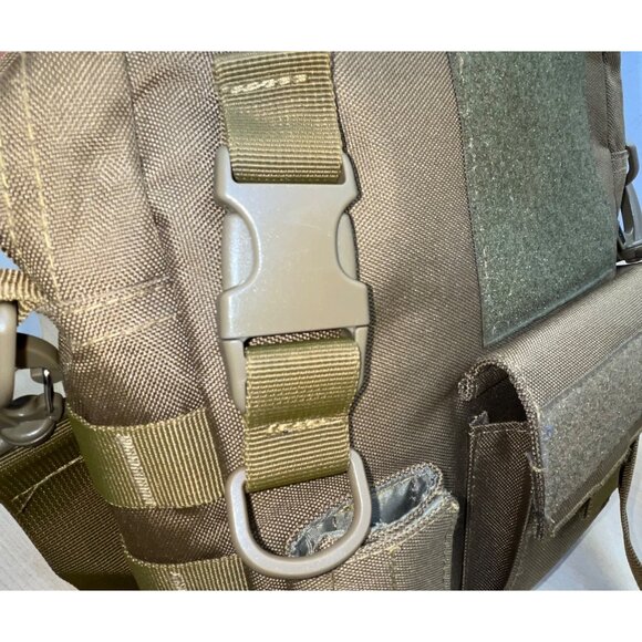 D5 Column Unisex Olive Green Nylon Tactical Adjustable Strap Crossbody Bag - Picture 10 of 12
